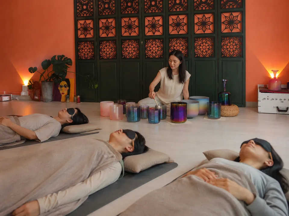 躺下聆聽水晶頌缽 Sound Bath